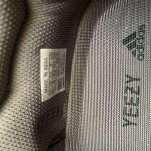 Adidas Yeezy 700 mauve